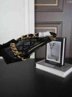 CHANEL 24A hobo 肩掛けバッグ ケース付き 22*21cm - 画像 (8)