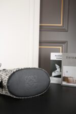 LOEWE Basket Anagram トートバッグ 30*25cm - 画像 (8)