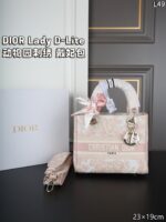 DIOR Lady D-Lite 2024 刺繡 ショルダーバック ケース付き 23*19cm - 画像 (7)