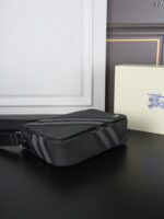 Burberry カメラ ショルダーバッグ ケース付き 28*12cm 26*17cm - 画像 (8)