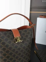 CELINE Louise 水筒バック ケース付き ポーチ付き 18*20cm 23*24cm - 画像 (7)
