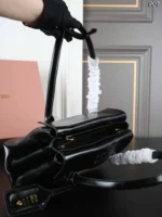 MIU MIU Solitaire ハンドバッグ ショルダーバック ケース付き 28*16cm - 画像 (9)