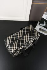 Burberry 旅行バッグ 39*25cm - 画像 (6)