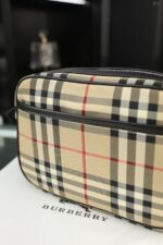 Burberry カメラ ショルダーバッグ ケース付き 22*14cm - 画像 (5)