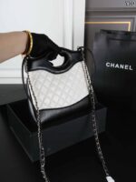 CHANEL 31Bag 24S  ショルダーバック ケース付き 24*19cm - 画像 (5)