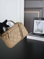 CHANEL Cruise 26C キャビア ハンドバッグ ショルダーバック ケース付き 17*11cm - 画像 (10)