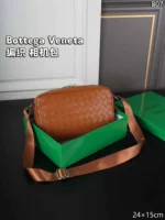 Bottega Veneta カメラ ショルダーバッグ ケース付き 24*15cm - 画像 (8)