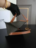 CELINE 水筒バック ケース付き 16*21cm - 画像 (8)