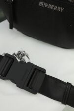 重复BURBERRY ボディーバッグ ケース付き 28*15cm - 画像 (7)
