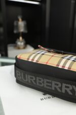 Burberry カメラ ショルダーバッグ ケース付き 20*16cm - 画像 (10)
