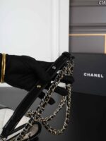 CHANEL Gabrielle 19A 水筒バック ケース付き 20*16cm - 画像 (7)