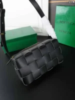 Bottega Veneta CASSETTE ショルダーバッグ ケース付き 28*15cm - 画像 (24)