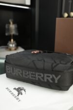 Burberry カメラ ショルダーバッグ ケース付き 20*16cm - 画像 (18)