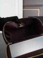 CHANEL 24C 化粧ポーチ ケース付き 10*09cm 16*10cm - 画像 (11)