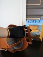 LOEWE Hammock ハンドバッグ ショルダーバッグ ケース付き 22*22.5cm - 画像 (7)