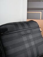 Burberry ショルダーバッグ ケース付 25*19cm - 画像 (9)
