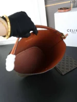 CELINE Louise 水筒バック ケース付き ポーチ付き 18*20cm 23*24cm - 画像 (12)