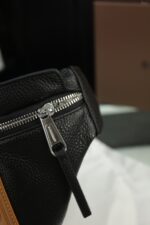 BURBERRY ボディーバック ケース付き 28*15cm - 画像 (8)