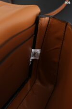 Burberry ショルダーバッグ ケース付き 19.5*16cm - 画像 (7)