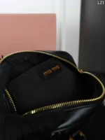 MIU MIU Arcadie ハンドバッグ ショルダーバック ケース付き 21*14CM - 画像 (12)