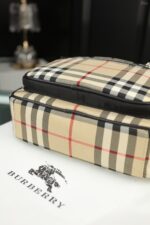 Burberry カメラ ショルダーバッグ ケース付き 22*14cm - 画像 (9)