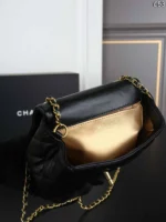 CHANEL Classic Flap CF 2 ショルダーバック ケース付き 17*20cm 20*13cm - 画像 (12)