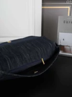 CHANEL ハンドバッグ ショルダーバック ケース付き 37*28cm - 画像 (9)