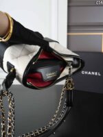 CHANEL Gabrielle 19A 水筒バック ケース付き 20*16cm - 画像 (8)