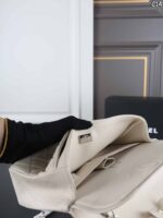 CHANEL Classic Flap CF キャビア  ショルダーバック ケース付き 23*14.5cm - 画像 (8)