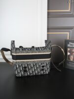 DIOR DiorCamp 刺繡 キャンバス ショルダーバック 27*21cm - 画像 (8)