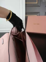 MIU MIU ショルダーバック ケース付き 30*22cm - 画像 (10)