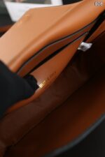 Burberry ショルダーバッグ ケース付き 19.5*16cm - 画像 (10)