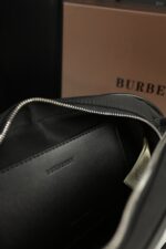 Burberry ボディーバッグ ケース付き 22*14cm - 画像 (10)