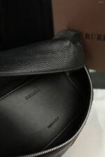 重复BURBERRY ボディーバッグ ケース付き 28*15cm - 画像 (9)
