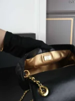 CHANEL Classic Flap CF 2 ショルダーバック ケース付き 17*20cm 20*13cm - 画像 (13)
