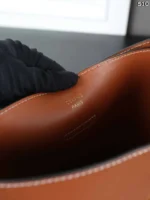 CELINE Louise 水筒バック ケース付き ポーチ付き 18*20cm 23*24cm - 画像 (8)