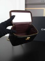 CHANEL 24C 化粧ポーチ ケース付き 10*09cm 16*10cm - 画像 (7)