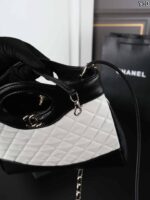 CHANEL 31Bag 24S  ショルダーバック ケース付き 24*19cm - 画像 (10)