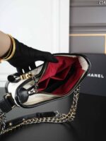 CHANEL Gabrielle 19A 水筒バック ケース付き 20*16cm - 画像 (9)