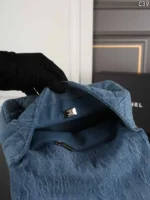 CHANEL 23P デニム ショルダーバック ケース付き 24*15cm - 画像 (10)