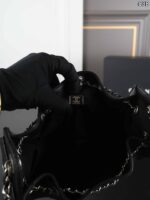 CHANEL 25Bag 25P hobo キャビア 水筒バック ケース付き 20*22cm 30*26cm - 画像 (10)