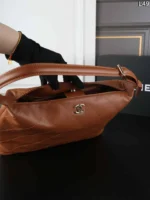 CHANEL 26P Hobo ショルダーバッグ ケース付き 33*25cm - 画像 (11)