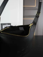 CELINE Triomphe 肩掛けバッグ ケース付き 28*28cm - 画像 (11)