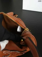 CELINE Cuir Triomphe ハンドバッグ ショルダーバッグ ケース付き 15.5*11cm - 画像 (12)