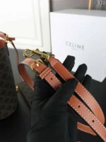 CELINE Louise 水筒バック ケース付き ポーチ付き 18*20cm 23*24cm - 画像 (9)