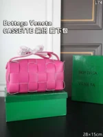 Bottega Veneta CASSETTE ショルダーバッグ ケース付き 28*15cm - 画像 (9)