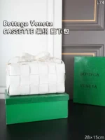 Bottega Veneta CASSETTE ショルダーバッグ ケース付き 28*15cm - 画像 (7)