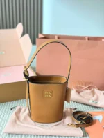 MIUMIU 水筒バック ケース付き 14*20cm - 画像 (6)