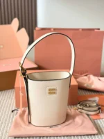 MIUMIU 水筒バック ケース付き 14*20cm - 画像 (4)