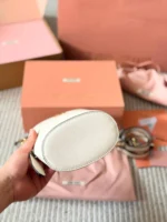 MIUMIU 水筒バック ケース付き 14*20cm - 画像 (8)